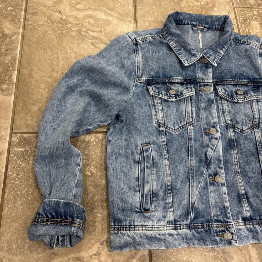 Free People Rumors  Blue Acid Wash Denim Trucker Jacket Womens Large‎ - Picture 6 of 16